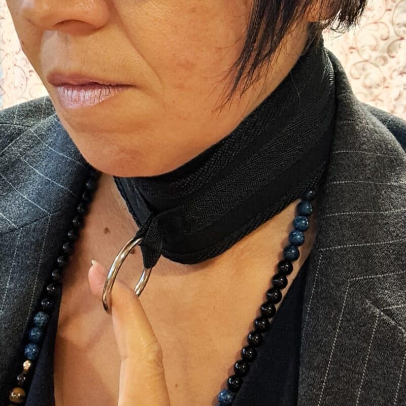 Collare BDSM regolabile con guinzaglio mascherina - indossato