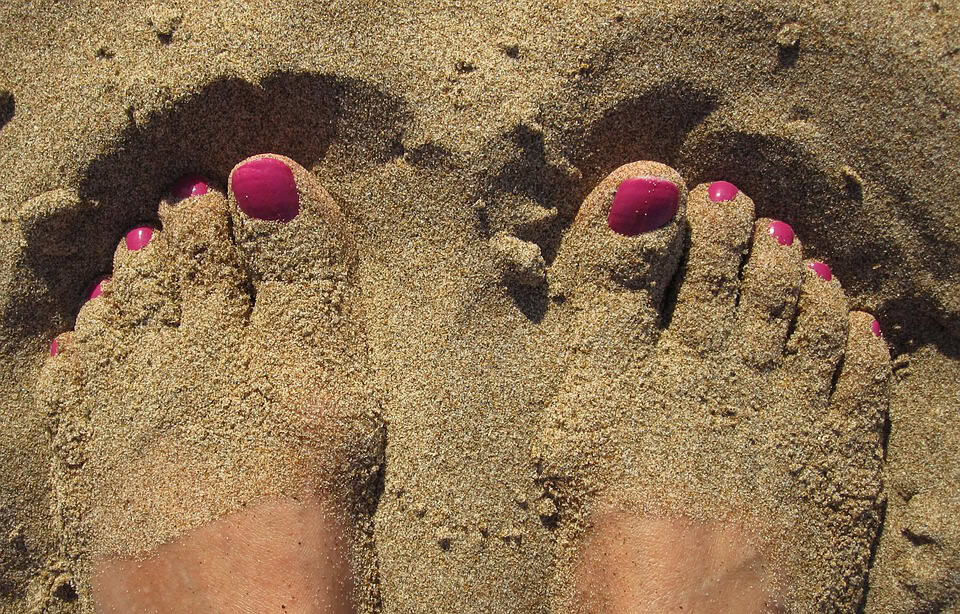 Solletico piedi, pratica trasgressiva tra Tickling e BDSM