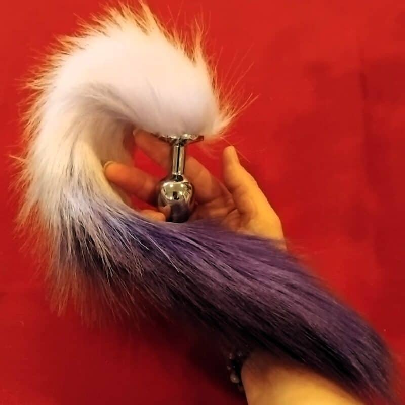 Plug in acciaio con lunga coda viola - dimensione in mano RossoLimone